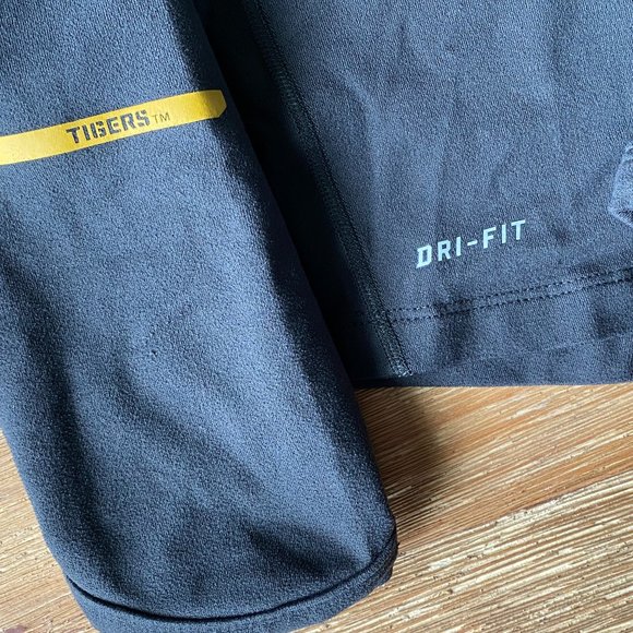 NIKE DRI-FIT TIGERS Gray Thumb holes Sweatshirt 1/2 Zip Front, Long Sleeve Sz M - Picture 11 of 16